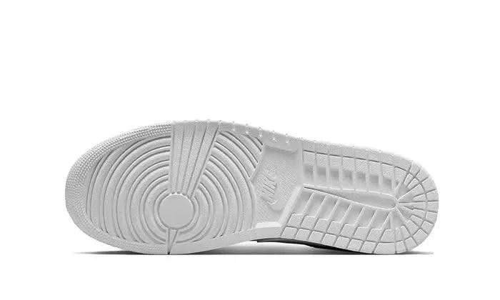 Air Jordan 1 Low Triple White (2022) 5 Air Jordan 1 Low Triple White (2022) – Image 3