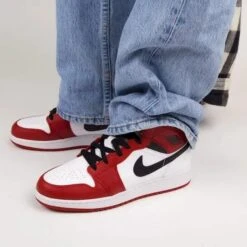 Air Jordan 1 Mid Chicago White -Chaussure Boutique air jordan 1 mid chicago white 267869