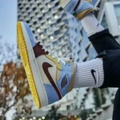 Air Jordan 1 Mid Fearless Maison Château Rouge 14 Air Jordan 1 Mid Fearless Maison Château Rouge -Chaussure Boutique air jordan 1 mid fearless maison chateau rouge 235915