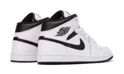 Air Jordan 1 Mid White Black 8 Air Jordan 1 Mid White Black -Chaussure Boutique air jordan 1 mid white black mnr sneakers 3