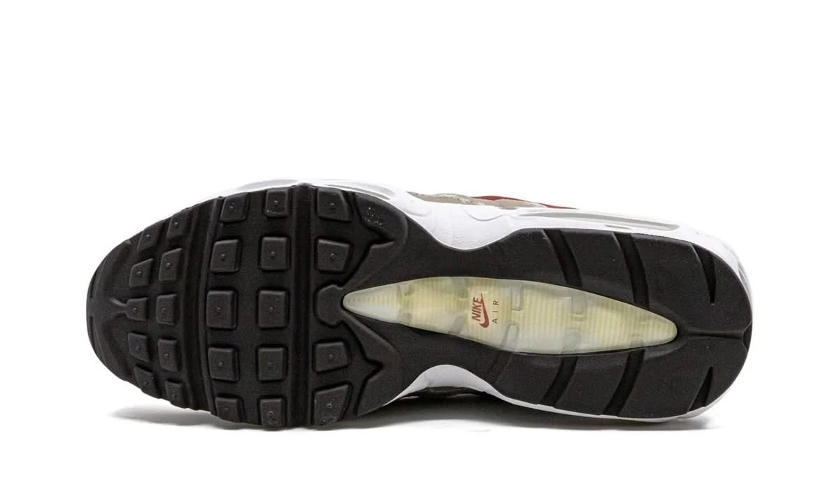 Nike Air Max 95 SE Social FC 6 Nike Air Max 95 SE Social FC – Image 4