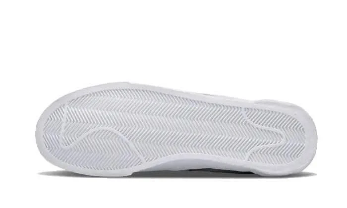 Nike Blazer Low Sacai Black Patent 5 Nike Blazer Low Sacai Black Patent – Image 3