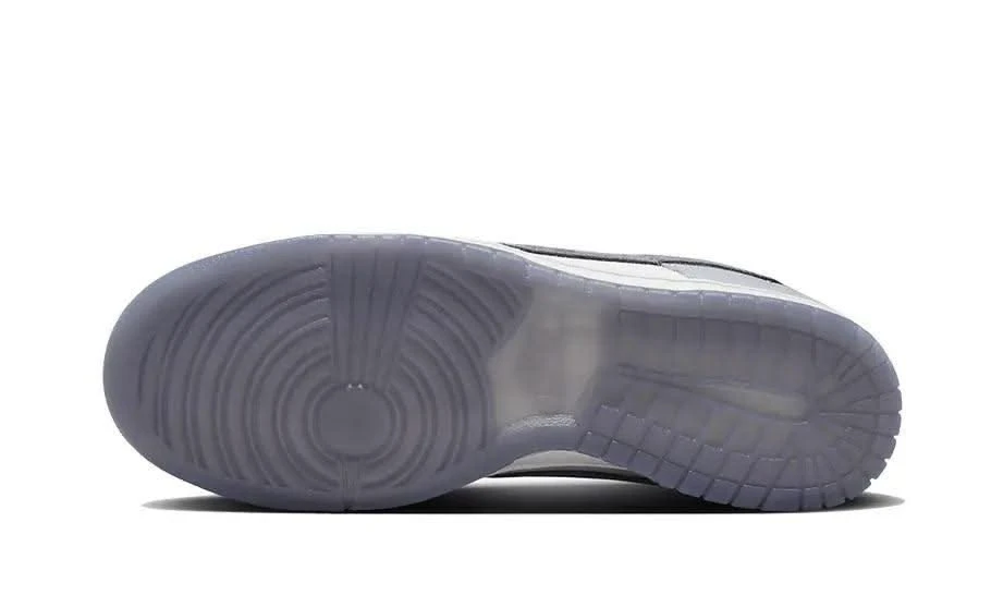 Nike Dunk Low SE Light Carbon 5 Nike Dunk Low SE Light Carbon – Image 3