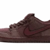 Nike SB Dunk Low City Of Love Burgundy Crush 2 Nike SB Dunk Low City Of Love Burgundy Crush -Chaussure Boutique sb dunk low city of love burgundy crush 691279