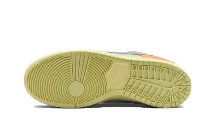Nike SB Dunk Low Orange Emerald Rise 5 Nike SB Dunk Low Orange Emerald Rise – Image 3
