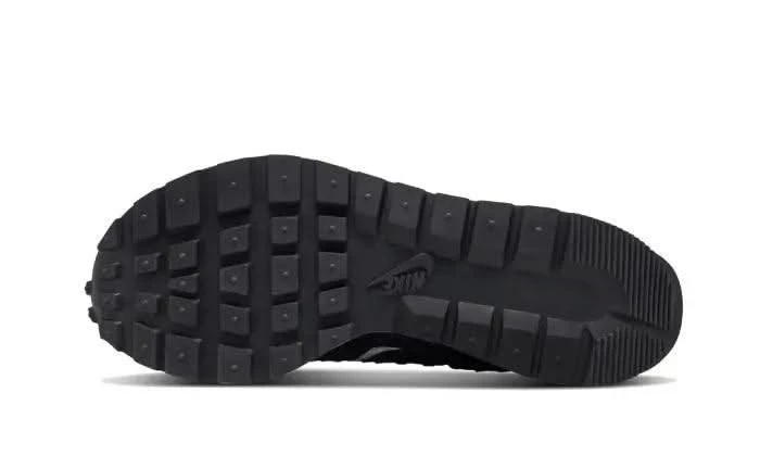 Nike Vaporwaffle Sacai Jean Paul Gaultier Black White 5 Nike Vaporwaffle Sacai Jean Paul Gaultier Black White – Image 3