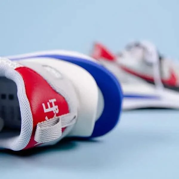 Nike Vaporwaffle Sacai Sport Fuchsia Game Royal 9 Nike Vaporwaffle Sacai Sport Fuchsia Game Royal – Image 7