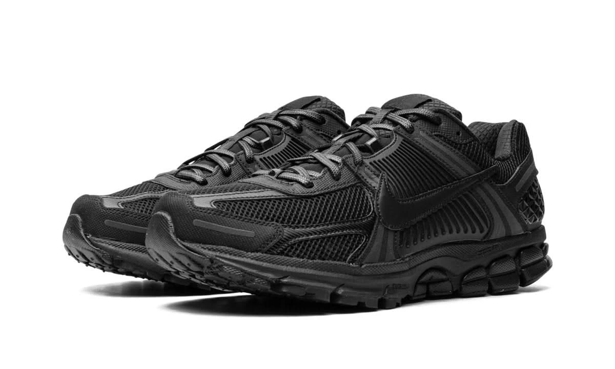 Nike Vomero 5 Triple Black 4 Nike Vomero 5 Triple Black – Image 2
