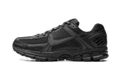 Nike Vomero 5 Triple Black