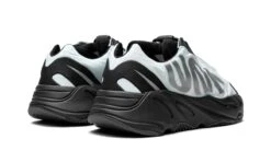 ADIDAS Yeezy 700 MNVN Blue Tint -Chaussure Boutique yeezy 700 mnvn blue tint 710367