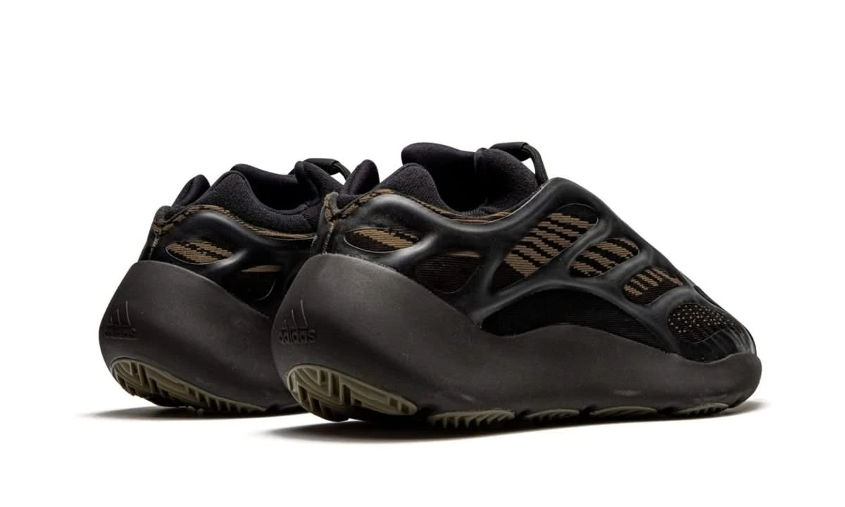 ADIDAS Yeezy 700 V3 Clay Brown 5 ADIDAS Yeezy 700 V3 Clay Brown – Image 3