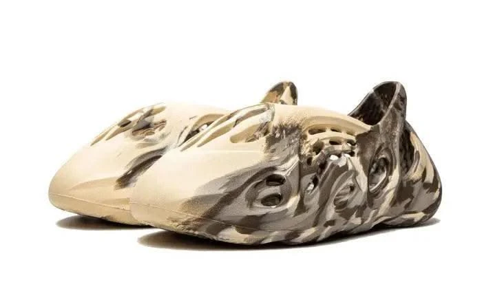 ADIDAS Yeezy Foam RNNR MX Clay Cream 4 ADIDAS Yeezy Foam RNNR MX Clay Cream – Image 2