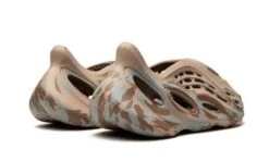 ADIDAS Yeezy Foam RNNR MX Sand Grey 8 ADIDAS Yeezy Foam RNNR MX Sand Grey -Chaussure Boutique yeezy foam rnnr mx sand grey 138451