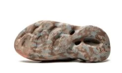 ADIDAS Yeezy Foam RNNR MX Sand Grey 9 ADIDAS Yeezy Foam RNNR MX Sand Grey -Chaussure Boutique yeezy foam rnnr mx sand grey 564197