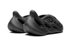ADIDAS Yeezy Foam RNNR Onyx 8 ADIDAS Yeezy Foam RNNR Onyx -Chaussure Boutique yeezy foam rnnr onyx 485352