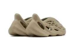 ADIDAS Yeezy Foam RNNR Stone Salt -Chaussure Boutique yeezy foam rnnr stone salt 713100