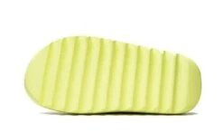 ADIDAS Yeezy Slide Glow Green (Restock Pair 2022) 9 ADIDAS Yeezy Slide Glow Green (Restock Pair 2022) -Chaussure Boutique yeezy slide glow green restock pair 2022 143839