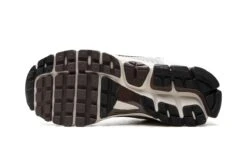 Nike Zoom Vomero 5 Phantom Light Iron Ore 9 Nike Zoom Vomero 5 Phantom Light Iron Ore -Chaussure Boutique zoom vomero 5 phantom light iron ore 829465