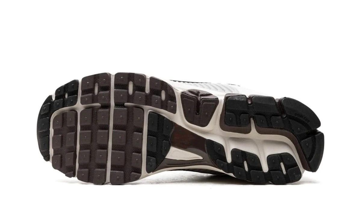 Nike Zoom Vomero 5 Phantom Light Iron Ore 6 Nike Zoom Vomero 5 Phantom Light Iron Ore – Image 4